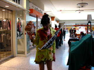 Illustration for article titled Cosplay Abounds at Zombie Fest in Pittsburgh